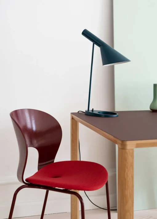 Ø Chair