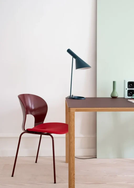Ø Chair