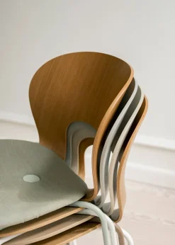 Ø Chair