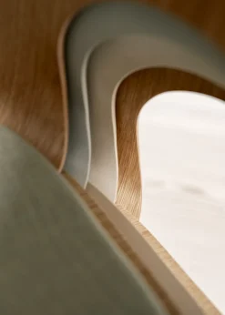Ø Chair