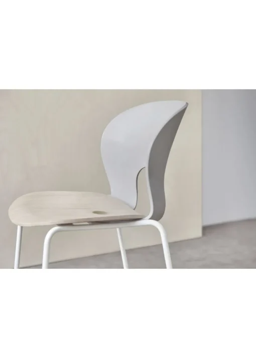 Ø Chair