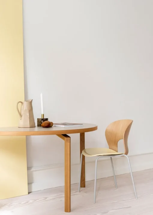 Ø Chair