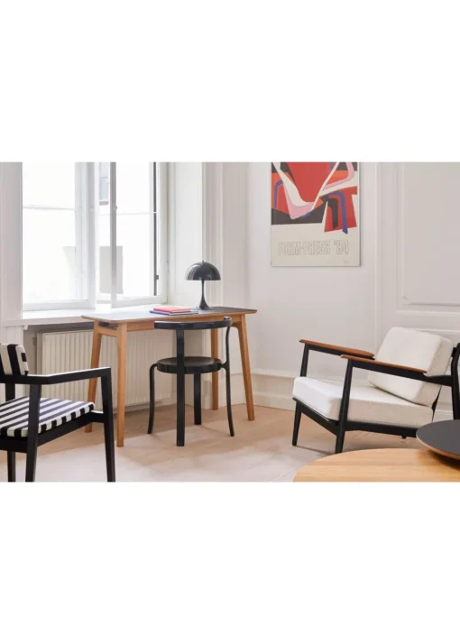 8000 Series Chair