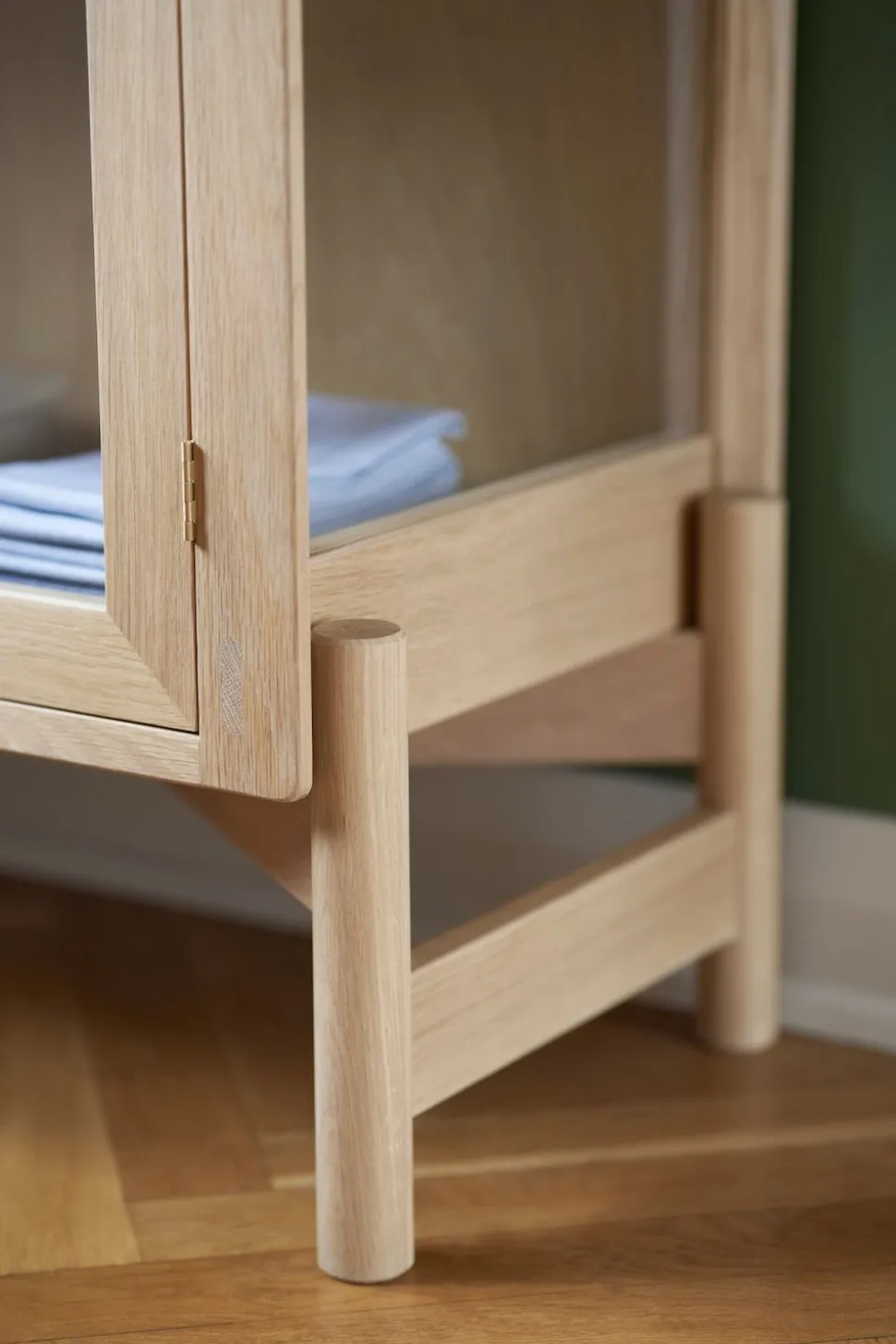 A90 Boderne - Glas Cabinet