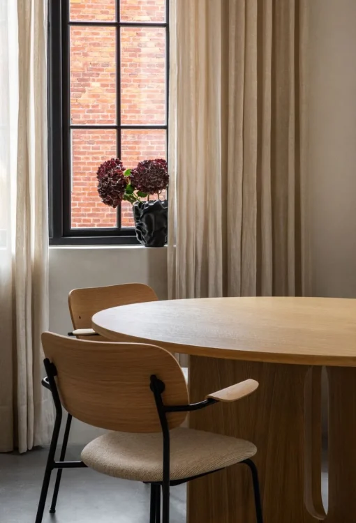 Androgyne Dining Table, 120