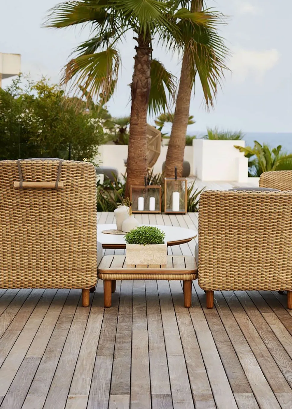 Arch Lounge Chair w. Low Arm/Backrest