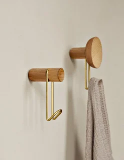 Around Wall Hanger