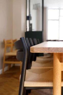 Brú Table