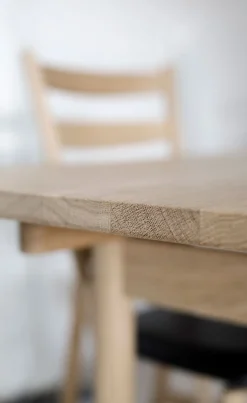 Brú Table