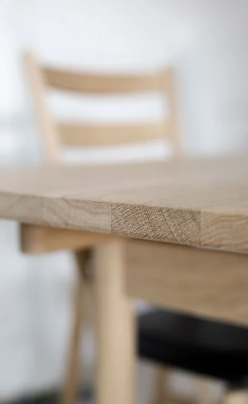 Brú Table