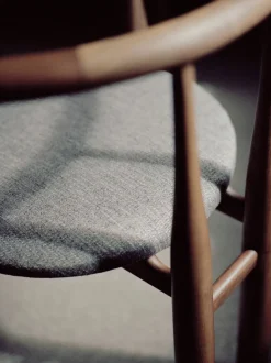 BUKOWSKI CHAIR