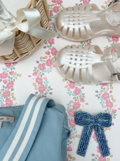 Celebration peal bow hair clip