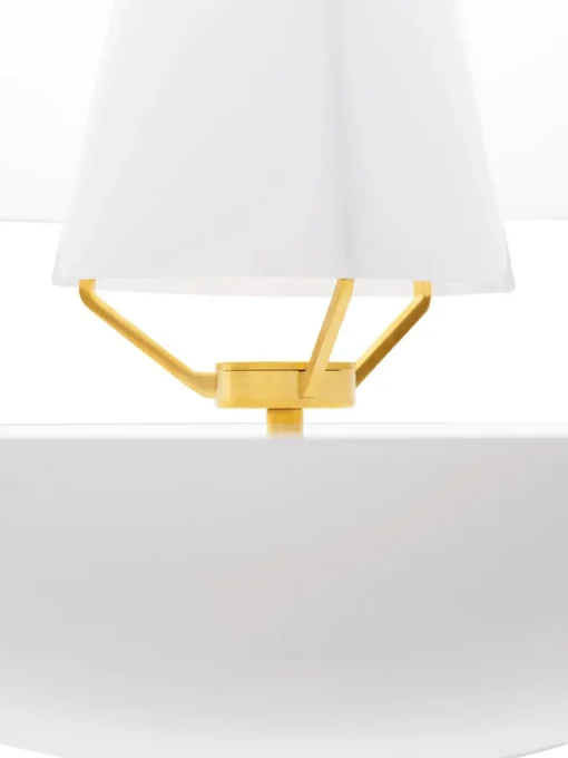 Clam - A pearl of light
