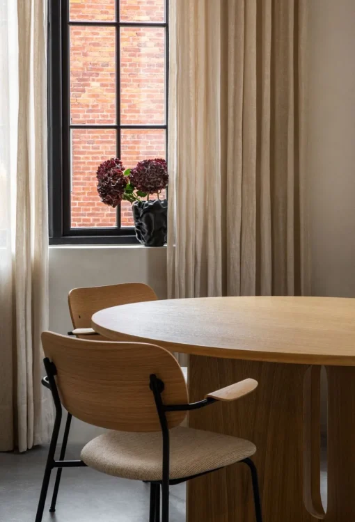 Co Chair / Black Base