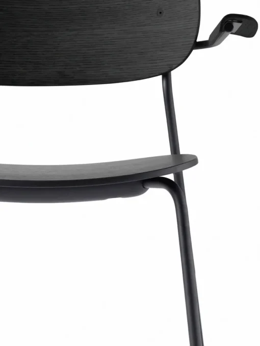 Co Chair w. Armrest / Black Base