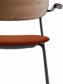 Co Chair w. Armrest / Black Base