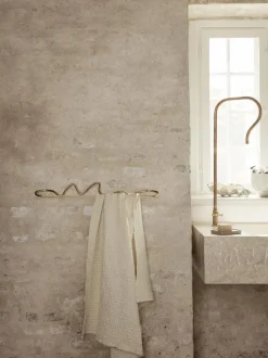 Curvature - Towel Hanger