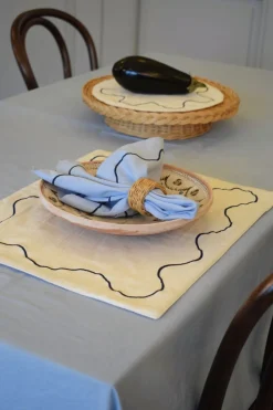 Curved embroidery napkin
