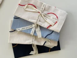 Curved embroidery napkin