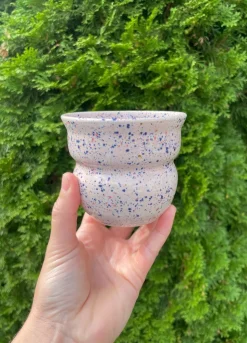 Curvy cup