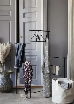 Dora Clothes Stand