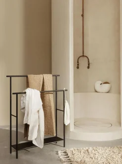 Dora Towel Stand
