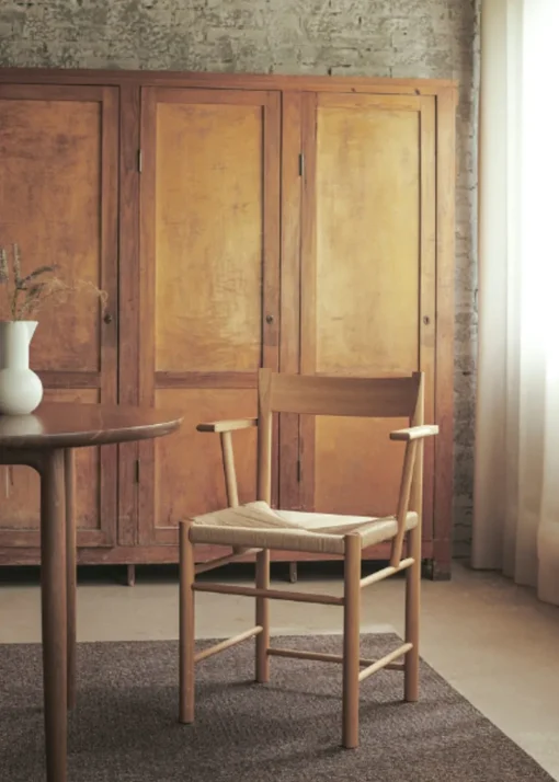 F Dining chair without armrests