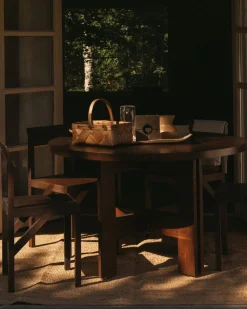 Farmhouse Trestle Table / Round