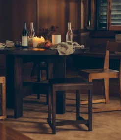 Farmhouse Trestle Table / Round
