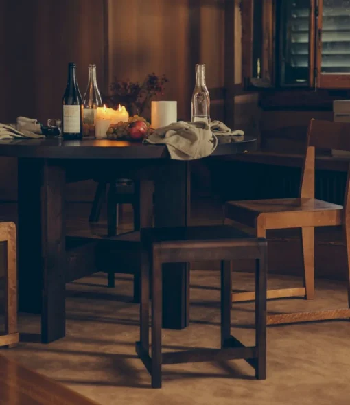 Farmhouse Trestle Table / Round