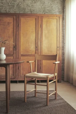 F-Chair w/ Armrest