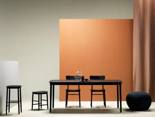 Figurine Table