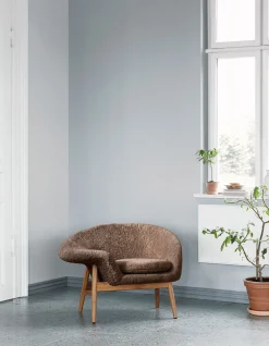 Fried Egg Chair / Smoked Oak