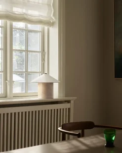 FUTÉ Table