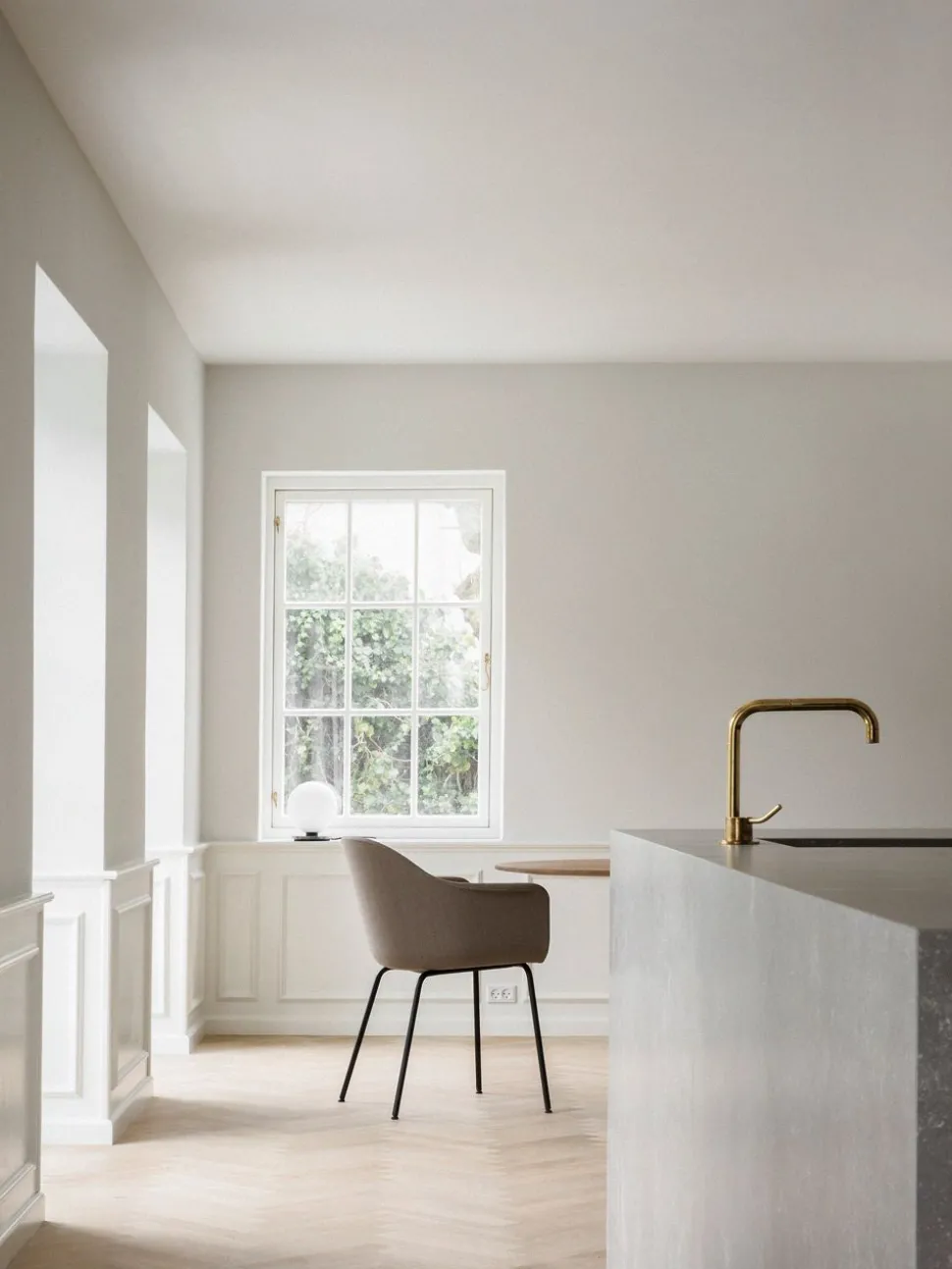 Harbour Dining Chair / Black Steel Base