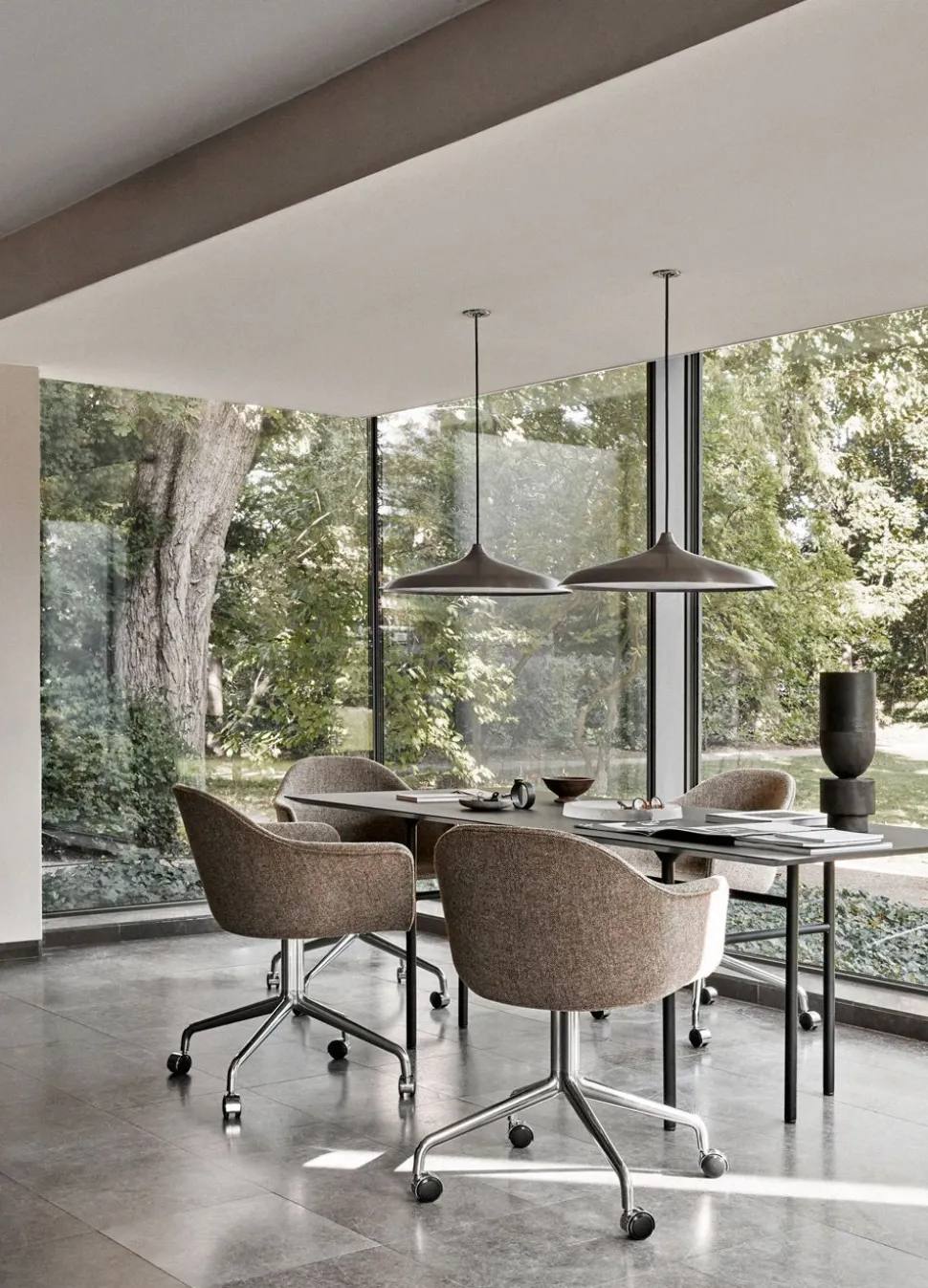 Harbour Dining Chair / Polished Aluminium Star Base w. Swivel