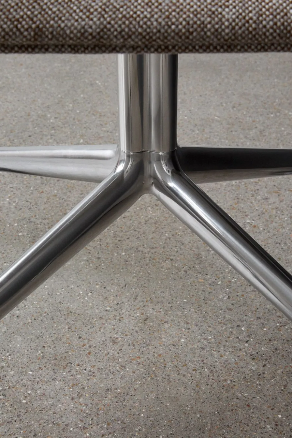 Harbour Dining Chair / Polished Aluminium Star Base w. Swivel