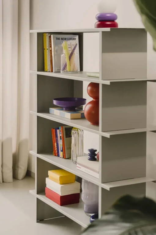 Hes Bookcase