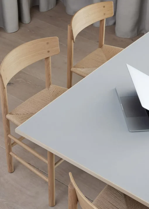 JG Table 6569 by Jørgen Gammelgaard