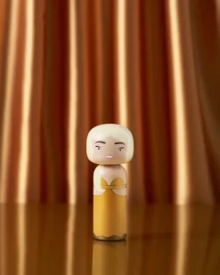 Kokeshi | Claudia Schiffer