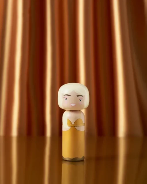 Kokeshi | Claudia Schiffer