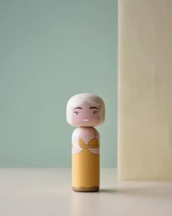 Kokeshi | Claudia Schiffer