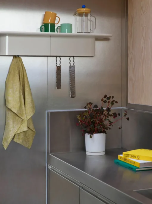Korpus shelf