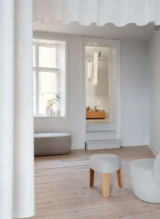 Kuon Armchair