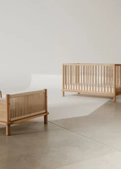 Latitude Evolving Crib