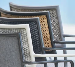 Less Stuhl mit Armlehne