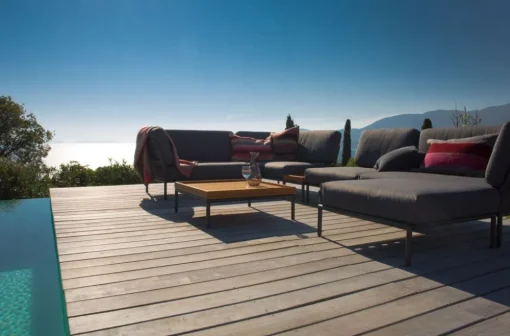 LEVEL / Table