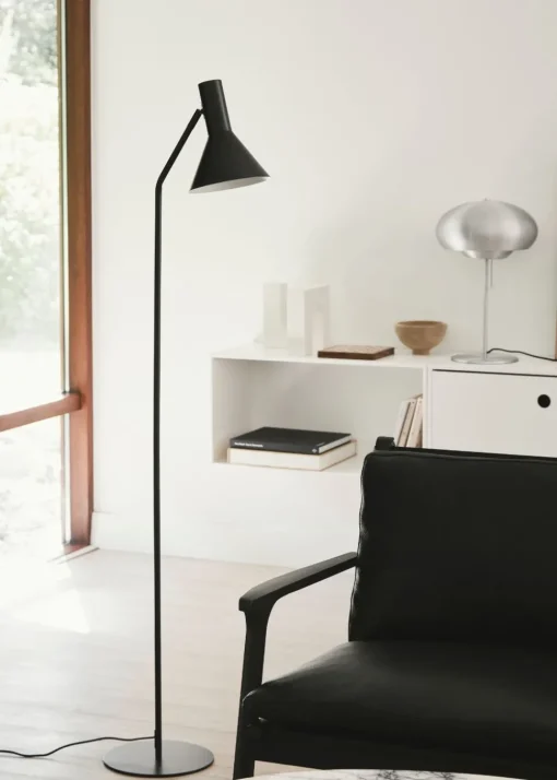 Lyss Floor Lamp