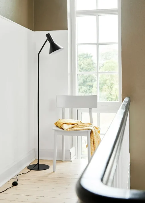 Lyss Floor Lamp