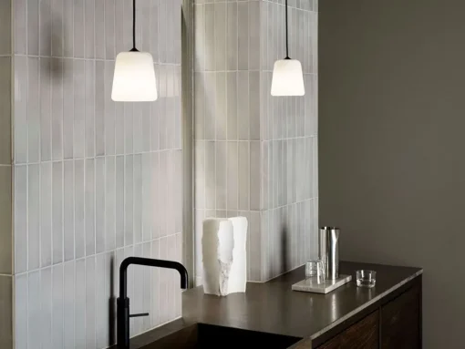 Material Pendant w. Black Fitting